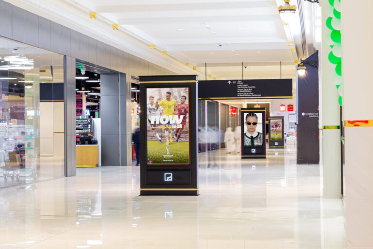 Totem indoor custom personalizzati made in italy